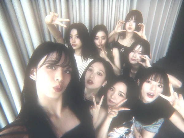 fromis_9(프로미스나인; from idol school) is a female group of eight members of the Pledis Entertainment company. They were formed as part of the Idol School survival show.Have a good passミ