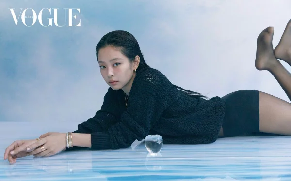 Idols cover not only the music industry, but also the fashion industry, representing some fashion house, or being an ambassador for jewelry. You will be presented with different store covers✨