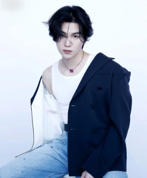 There is also a new BTS tournament. And this time we have our AGUST D . And as always, you need to choose the best image.