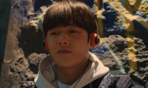 Take the Dorama knowledge test
The series tells the story of Kim Eui—gyom, a brilliant honors student who faces domestic violence from his father and becomes a victim of violent school bullying.