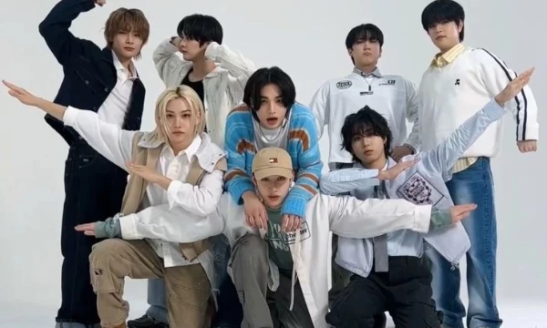 Idea:my.I'm giving you a Stray kids member, and you're associating him with a pony from My Little Pony. Good luck to you!!