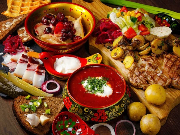 Russian cuisine includes many interesting and delicious dishes. I suggest you check how well you know her.