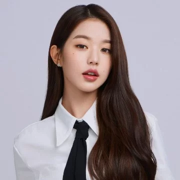 Choose a beautiful idol among such groups as: ITZY, Everglow, Kep1er, IVE, NMIXX.