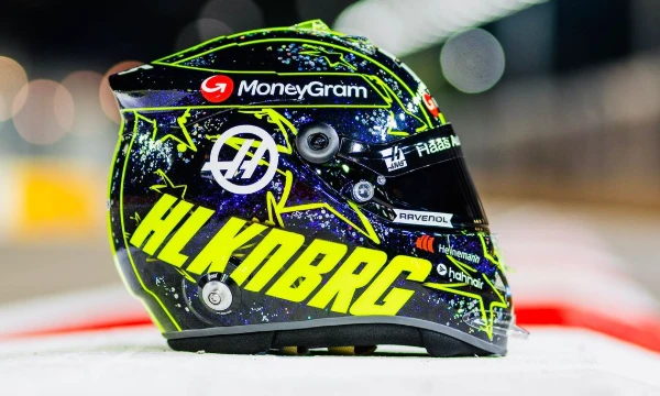 In F1, there were a lot of racers and there were a lot of helmets, here are 32 helmets of which all current racers have, as well as retro ones.