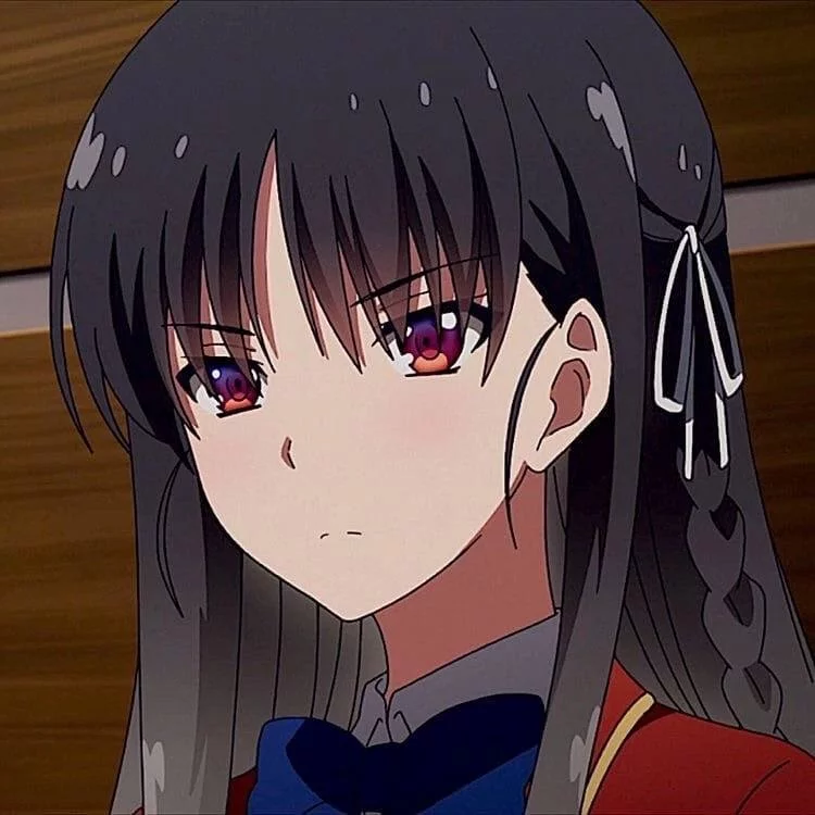 Suzune Horikita-She has very beautiful eyes, the very character and the way of clothes that I liked. Suzune Horikita-She has very beautiful eyes, the very character and the way of clothes that I liked.
