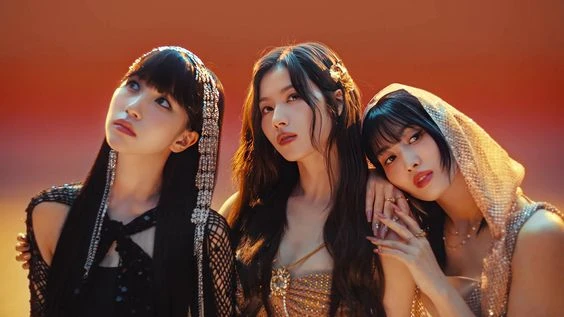 just choose the most liked photo of Misamo, their new song “Identity” and the video for it have already been released, Misamo will return to us on 6.11 with the second mini album