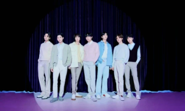 Blackpink vs BTS shows two K-pop giants: BTS bring deep messages, Blackpink shine with style and power.
