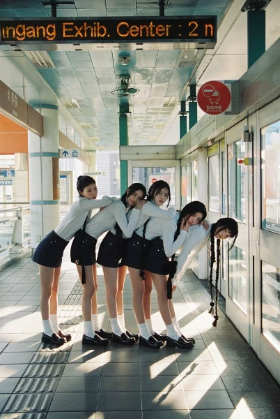 In this test, you can find out how well you know female k-pop groups. From popular bands to less popular women's groups. Good Luck^^