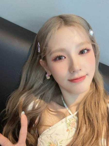Visuals, centers, the face of the group