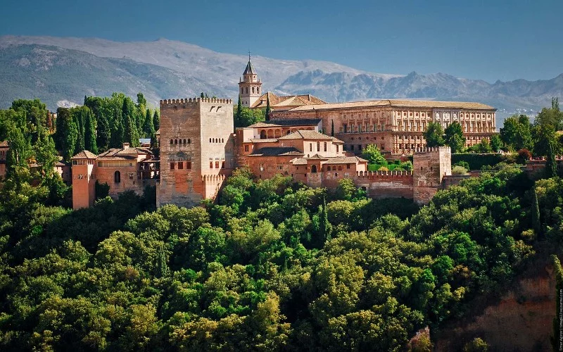 The Alhambra is an extremely majestic structure. The Alhambra is an extremely majestic structure.