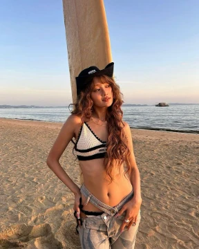 Just choose a picture of Minnie that you think is the best.