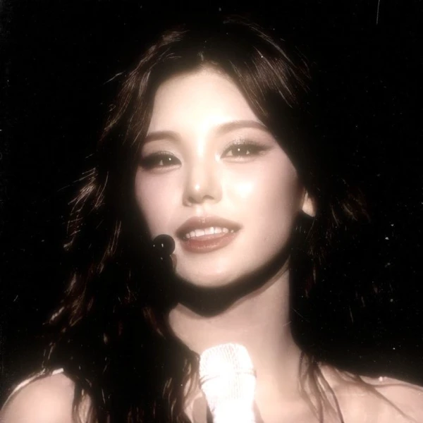 Test rate yeji s outfits from 1 to 5 and i ll give you a song