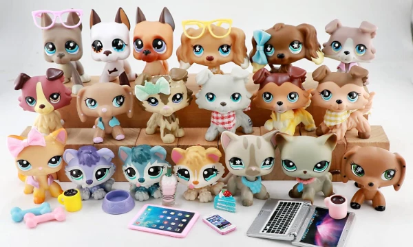 G2 (Generation 2) is the second and most beloved generation of Littlest Pet Shop toys among LPS lovers and collectors.
This test will also feature LPS from the "Basic Fun!" series, in the G2 style.