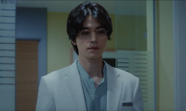Take the Dorama knowledge test
(Korean version)
Young writer Yoon Jung-woo is moving to Seoul for a new job. Due to lack of money, he is forced to rent a cheap room in the old Eden hostel