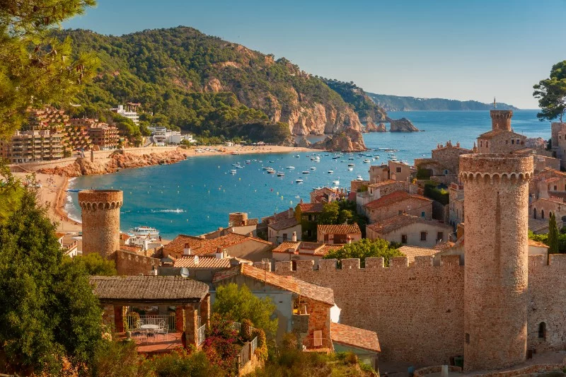 Spain is a wonderful European country. Spain is a wonderful European country.