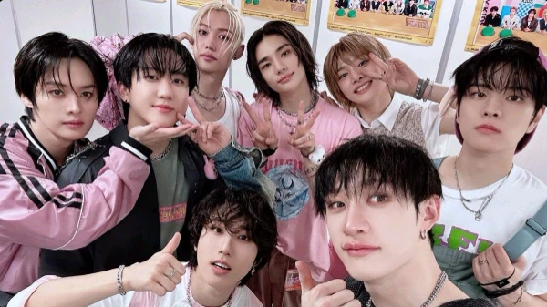 Guess the Stray Kids member by her lips in 30 seconds