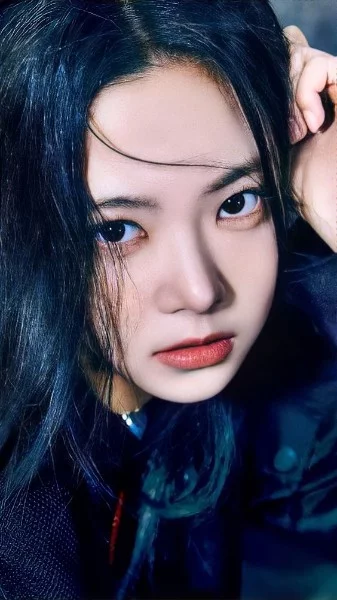 Choose a beautiful idol among such groups as: NewJeans, LE SSERAFIM, Dreamcatcher, OH MY GIRL, (G)I-DLE, Brave Girls.