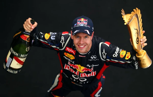 This test features 10 Formula 1 champions. You will have to guess them by the years in which they won the title. You need to write the pilot's first and last name.
