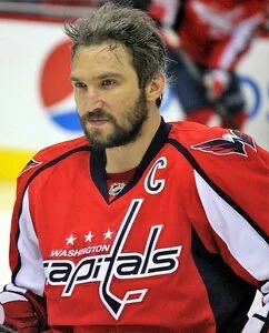 Choose the best hockey player in the history of the NHL