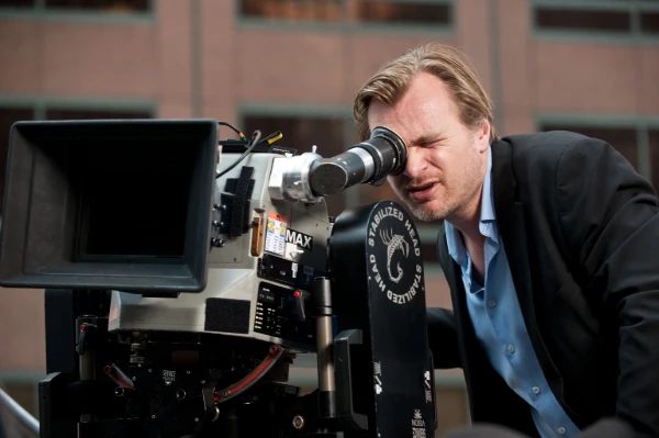 In this test, you will have to try to become the director of the year. To do this, you need to make a movie that the audience will like, but you have a financial limit.