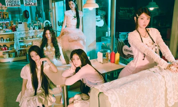 You need to guess the k-pop clip based on its frame (difficulty level: easy). This part will feature the most popular clips of female groups.