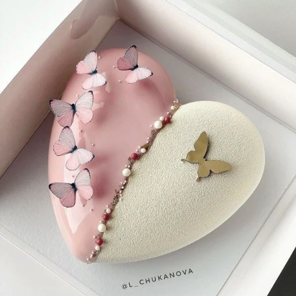 Here are the heart-shaped cakes, you will need to choose the cake that you liked the most. 