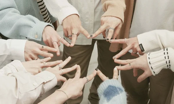 Basically, tattoos are a way to capture something important and valuable.
Some idols also have tattoos.
Can you guess all kpop artists by their tattoos?