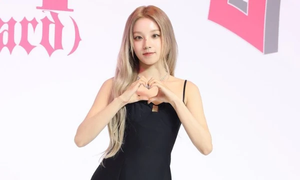 It's been a long time since there was a part with Minnie, don't you think?) We need to fix it) I suggest you choose the best outfit for Song Yuqi from idle + facts about her. Enjoy your passage!
