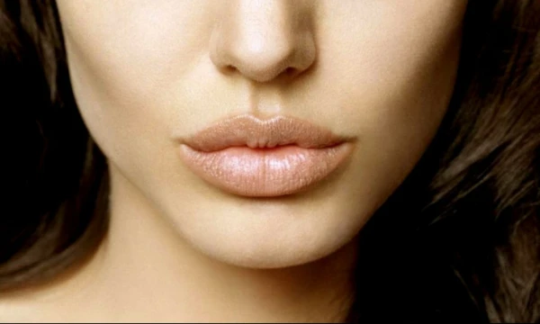 Lips are one of the most beautiful places in a person, everyone dreams of them (probably), guess all the lips of celebrities, if you can of course.