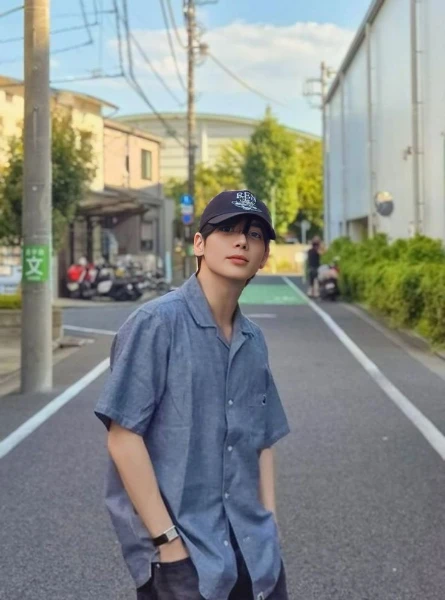 I suggest you choose your favorite photo of the main vocalist, dancer and just my bias in the txt - Kang Taehyun. Enjoy your passage!