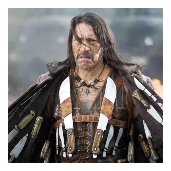 A machete. A machete.