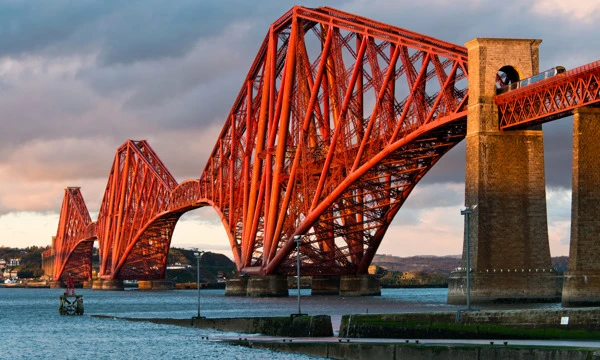 Here is a list of the 32 most beautiful existing bridges in the world. Naturally, the list is incomplete, but the best options were carefully selected from different parts of the World. Enjoy your passage!