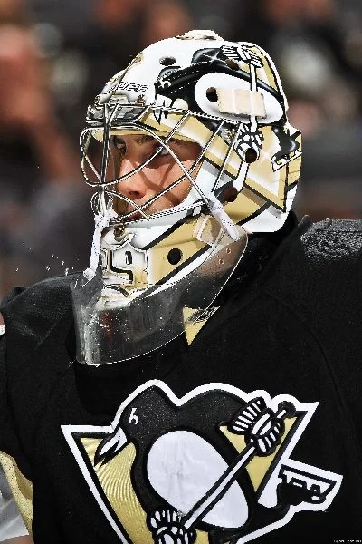 Probably each of you has wondered who is the best goalkeeper of football or hockey.So I present you a selection of some of the best saves in these sports. Who is the best is up to you.
