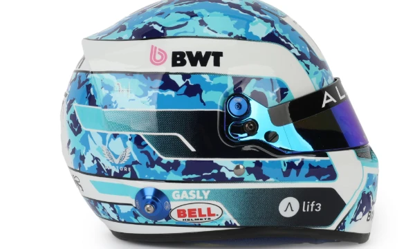 In F1, there were a lot of racers and there were a lot of helmets, here are 32 helmets of which all current racers have, as well as retro ones.