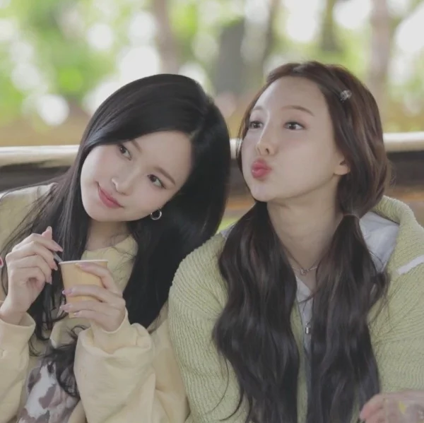 Choose the best photo of duo Momo and Cheen or Naen and Mina💕
If you like this, write which duo (trio) Do you want to see more🫂