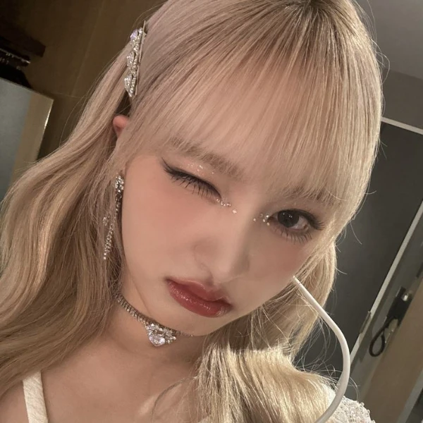 your task will be to guess the idol's name only by his eyes. you don't need to write the name of the group, just the name. for an easy question 1 point, for an average 2 points, for a difficult 3 points. write in Russian 🫶🏻