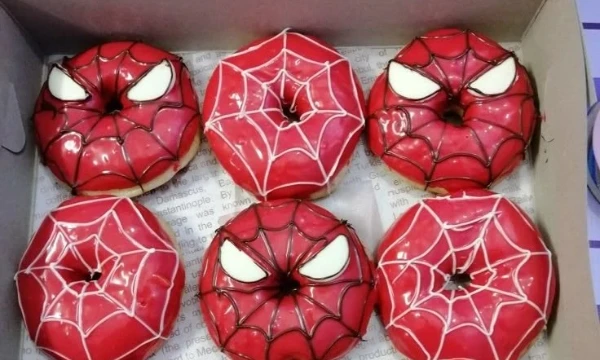 Choose what you would like to eat or drink while watching the new Spider-Man. Have a good pass!