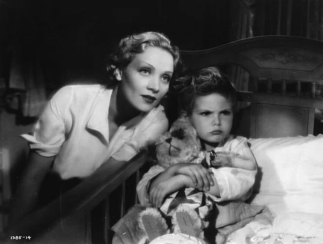 This is a still from the 1932 film Blonde Venus This is a still from the 1932 film Blonde Venus