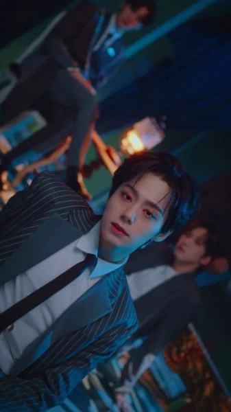 We all know how bands are called names in English, but what about the native language of their favorite idols? + photos of Hwanun (oneus). P.s. I have shamed oneus and I am happy 
