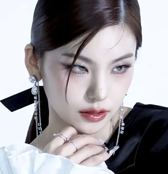 Test yeji or another idol 