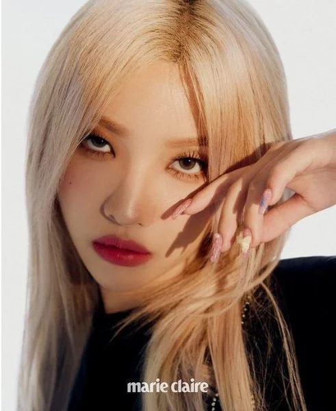 Choose a beautiful idol among such groups as: NewJeans, LE SSERAFIM, Dreamcatcher, OH MY GIRL, (G)I-DLE, Brave Girls.
