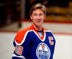 Choose the best hockey player in the history of the NHL